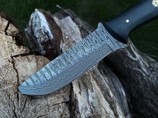 Damascus Steel Bushcraft Knife – Hand-Forged 200-Layer Blade with Carbon Fiber Handle & Leather Sheath