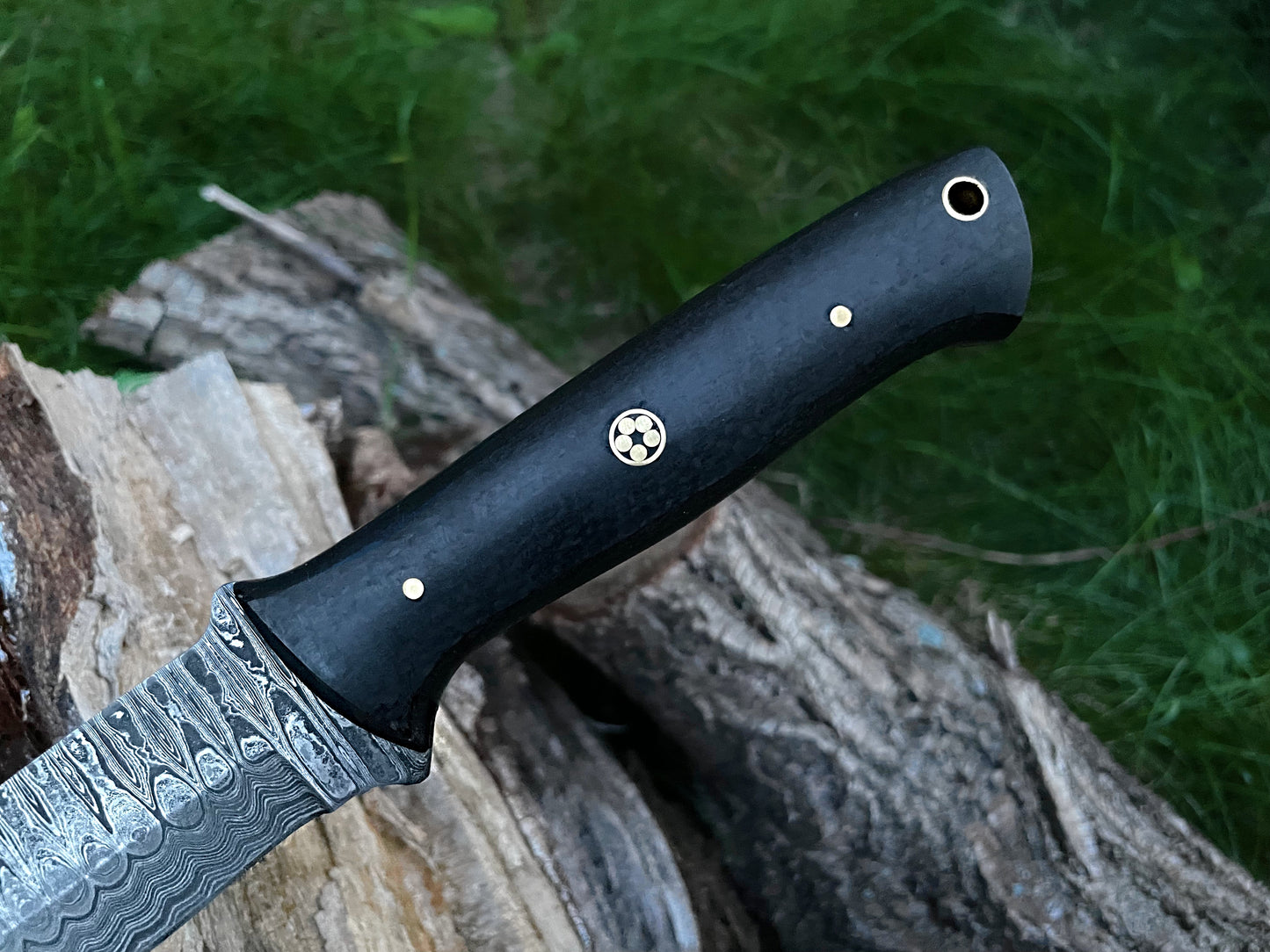 Damascus Steel Bushcraft Knife – Hand-Forged 200-Layer Blade with Carbon Fiber Handle & Leather Sheath